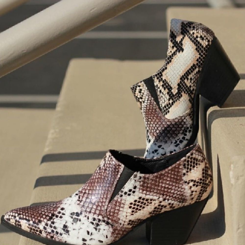 New Arider Girl Niki Snakeskin Shooties